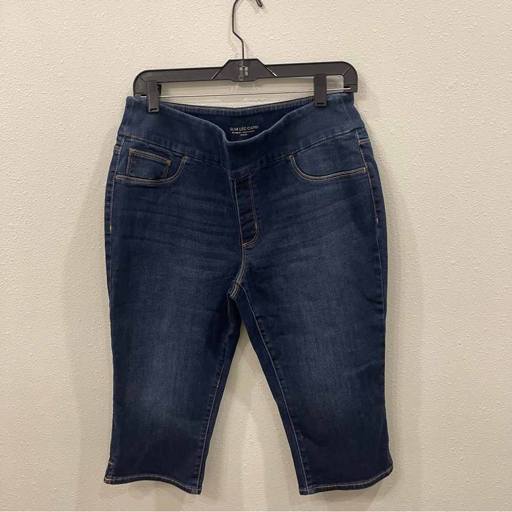 *Chicos denim pull on capris nwot elastic waistband is size 8 p